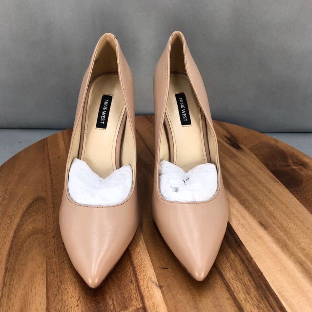 Nine West Nude Pointed Toe Pumps. Women Size 9